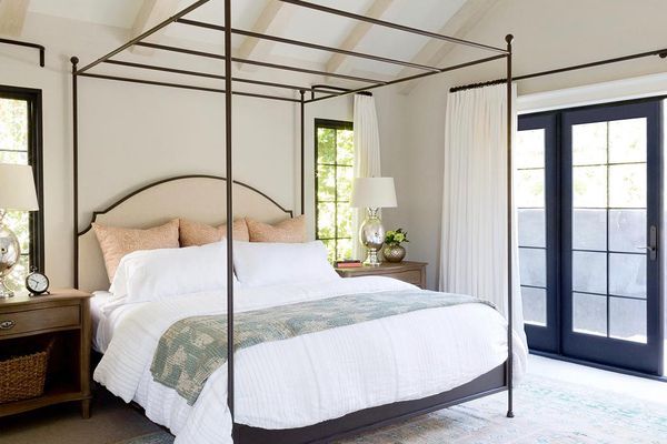 棕褐色的墙壁＂class=