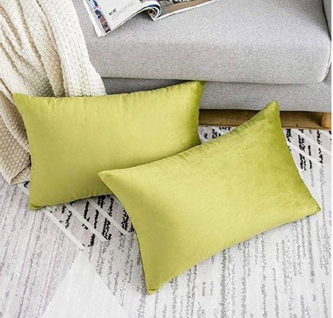 淡黄绿色天鹅绒枕头