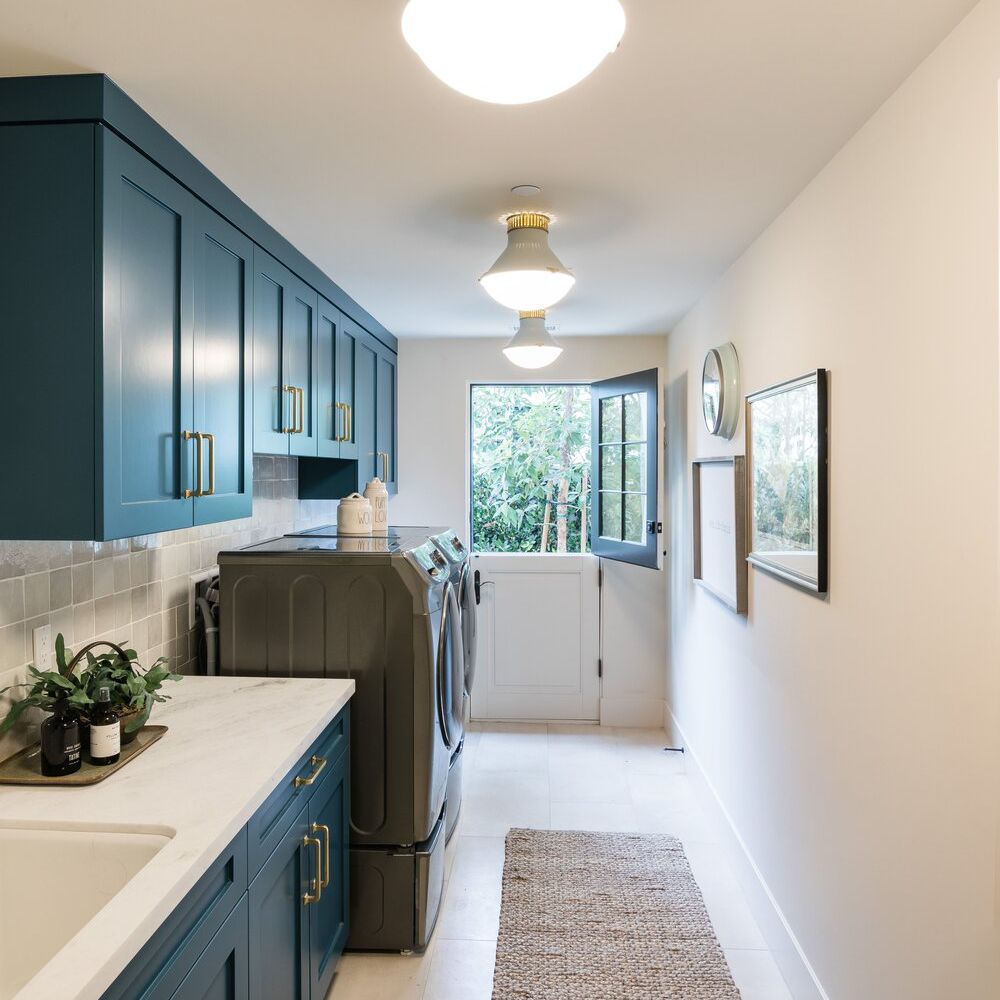 带永久性洗衣机周期的洗衣房