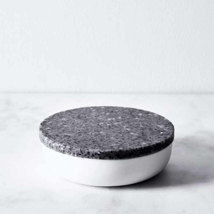 雅尔可丽耐和石器盐瓶