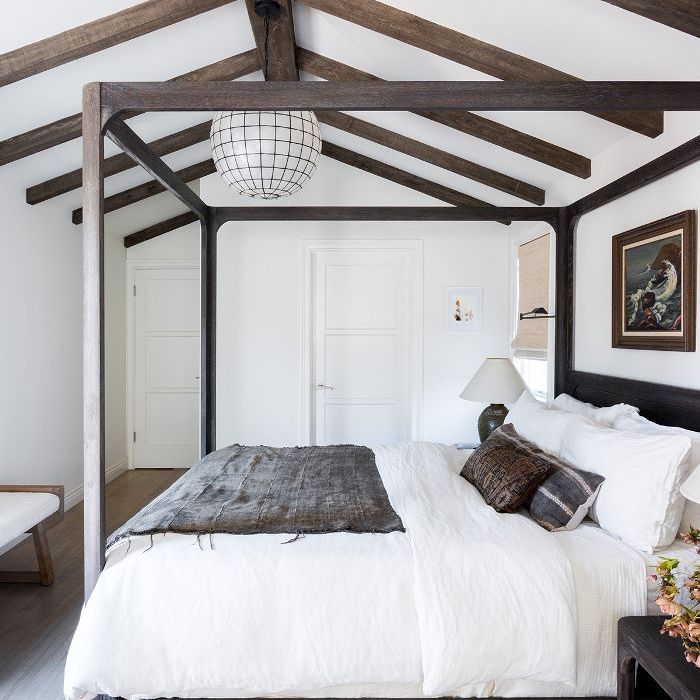 主卧室暴露天花板