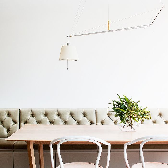 Robson Rak设计的澳大利亚住宅的用餐区