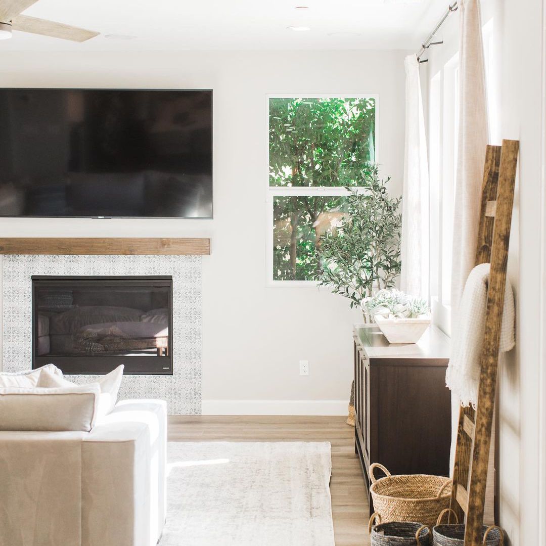 有大电视的客厅