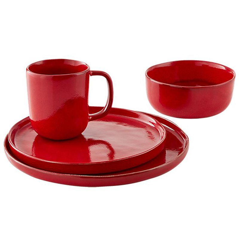 一套四件套的红色陶瓷餐具。