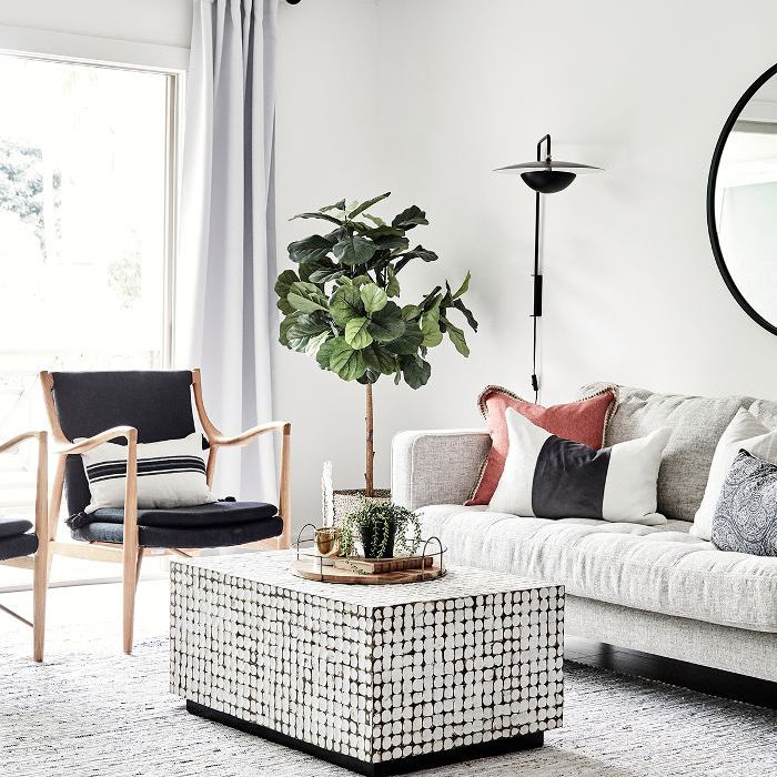 中性的客厅”class=