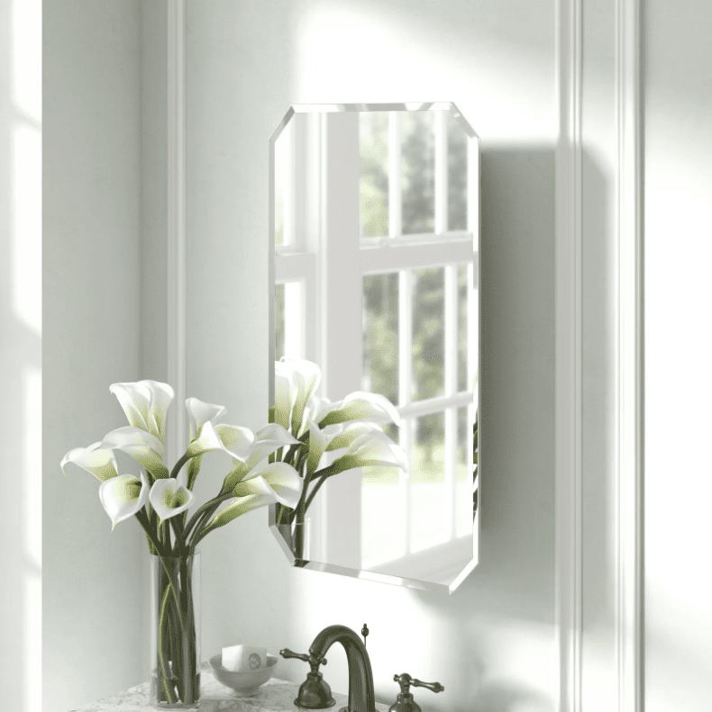 垂直，镜像药柜与斜面边缘。