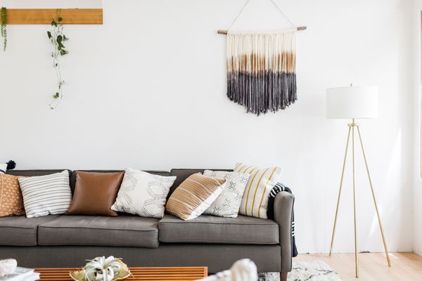 明亮的中世纪客厅