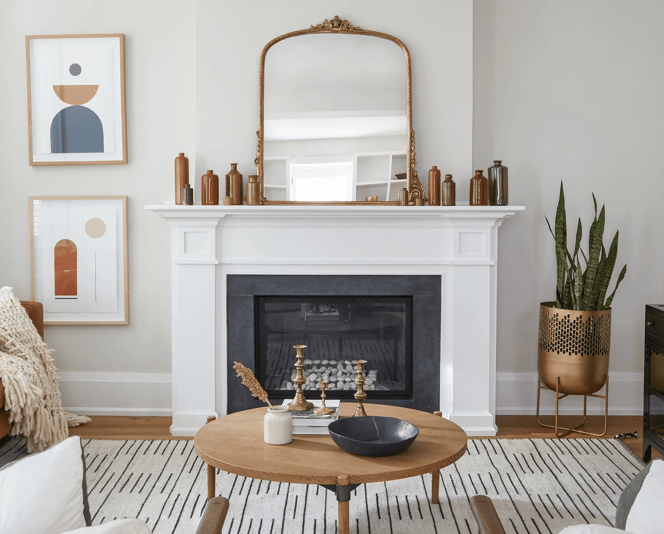 在咖啡桌上的烛台。