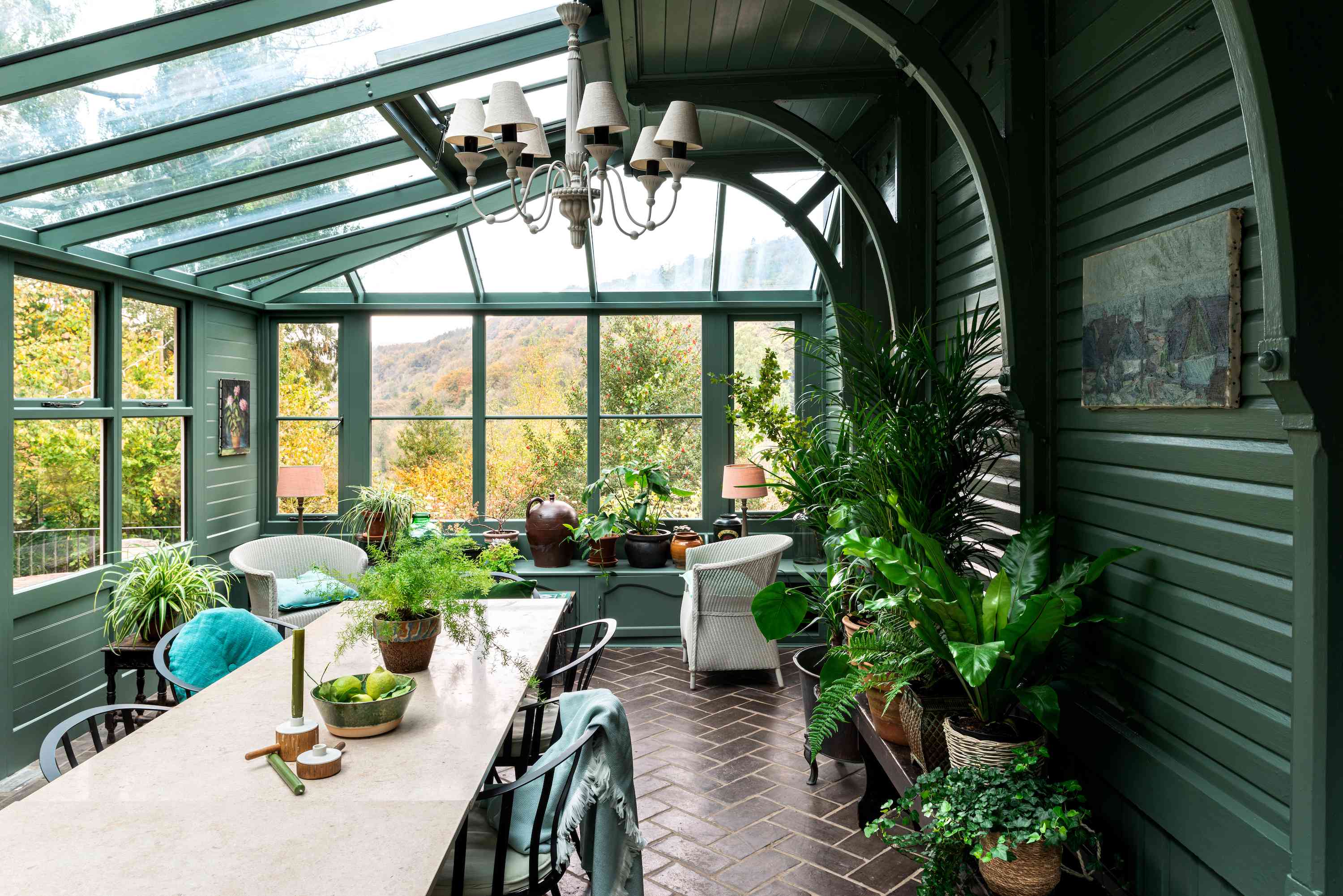 室内遮阳室绘了绿色。