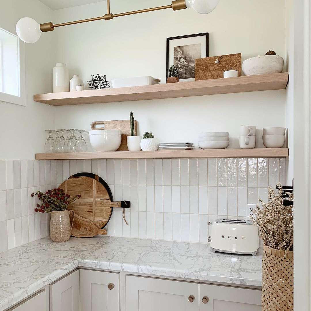 大理石和木储物室