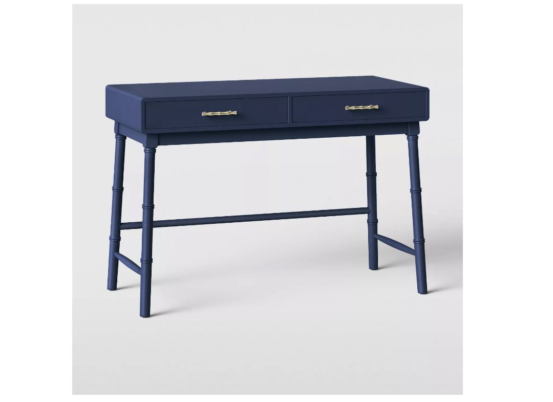 深蓝色的办公桌两个抽屉和把手和脚类似于竹子。