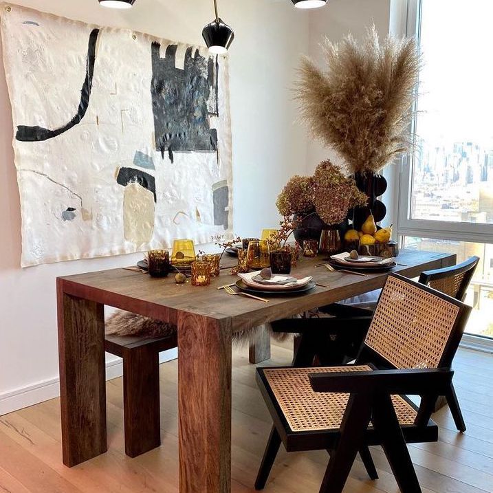 用黑色口音用餐室