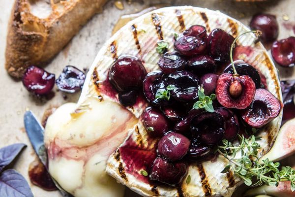 有樱桃果酱的咸衣。