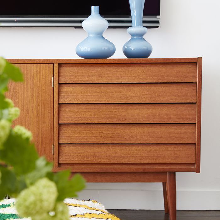 在敏迪·卡灵公寓花瓶