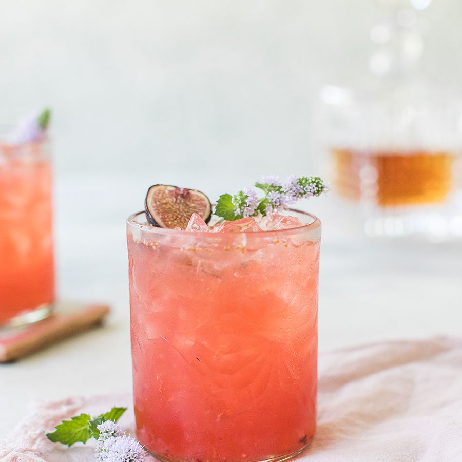 鸡尾酒配上无花果。