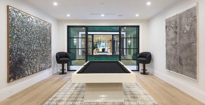 勒布朗·詹姆斯家的台球桌