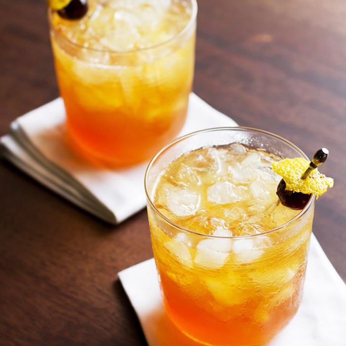 简单的苦艾酒鸡尾酒