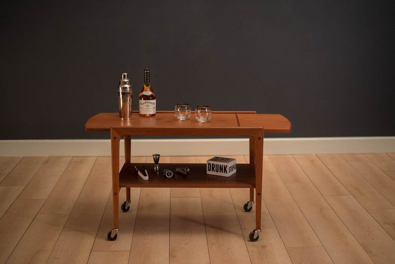 斯堪的纳维亚柚木扩张酒吧