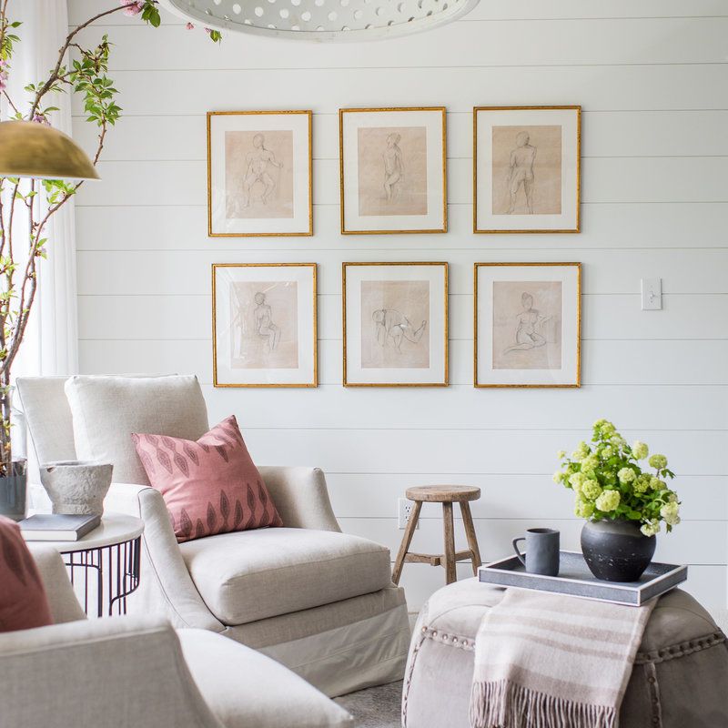 中性的座位区与网格画廊墙的六图素描