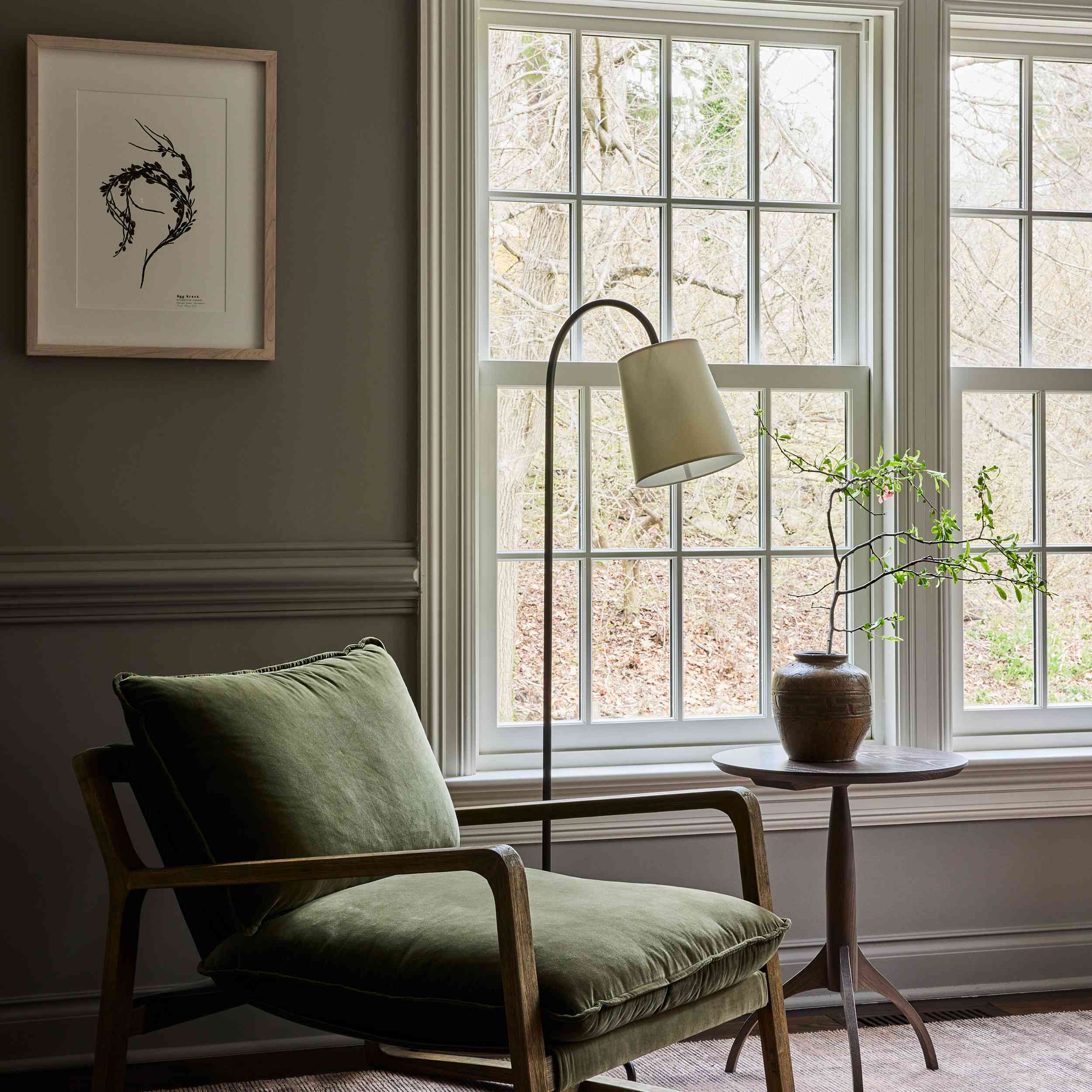 康涅狄格农家之旅-她的办公室配有绿色椅子和台灯