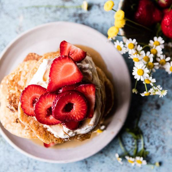 简单的酪乳薄烤饼