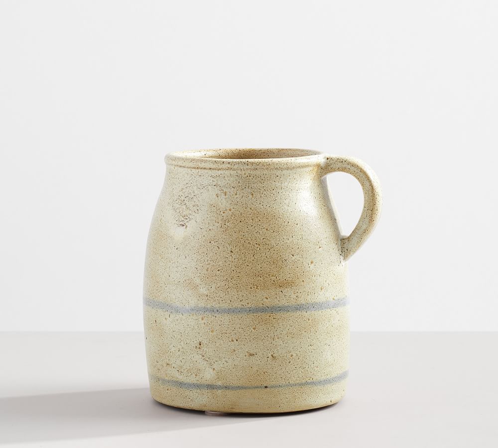 一个质朴的陶瓷花瓶，目前正在陶器坊出售