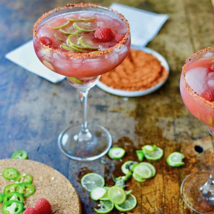 辣树莓墨西哥辣椒玛格丽塔通过HOLA墨西哥辣椒博客