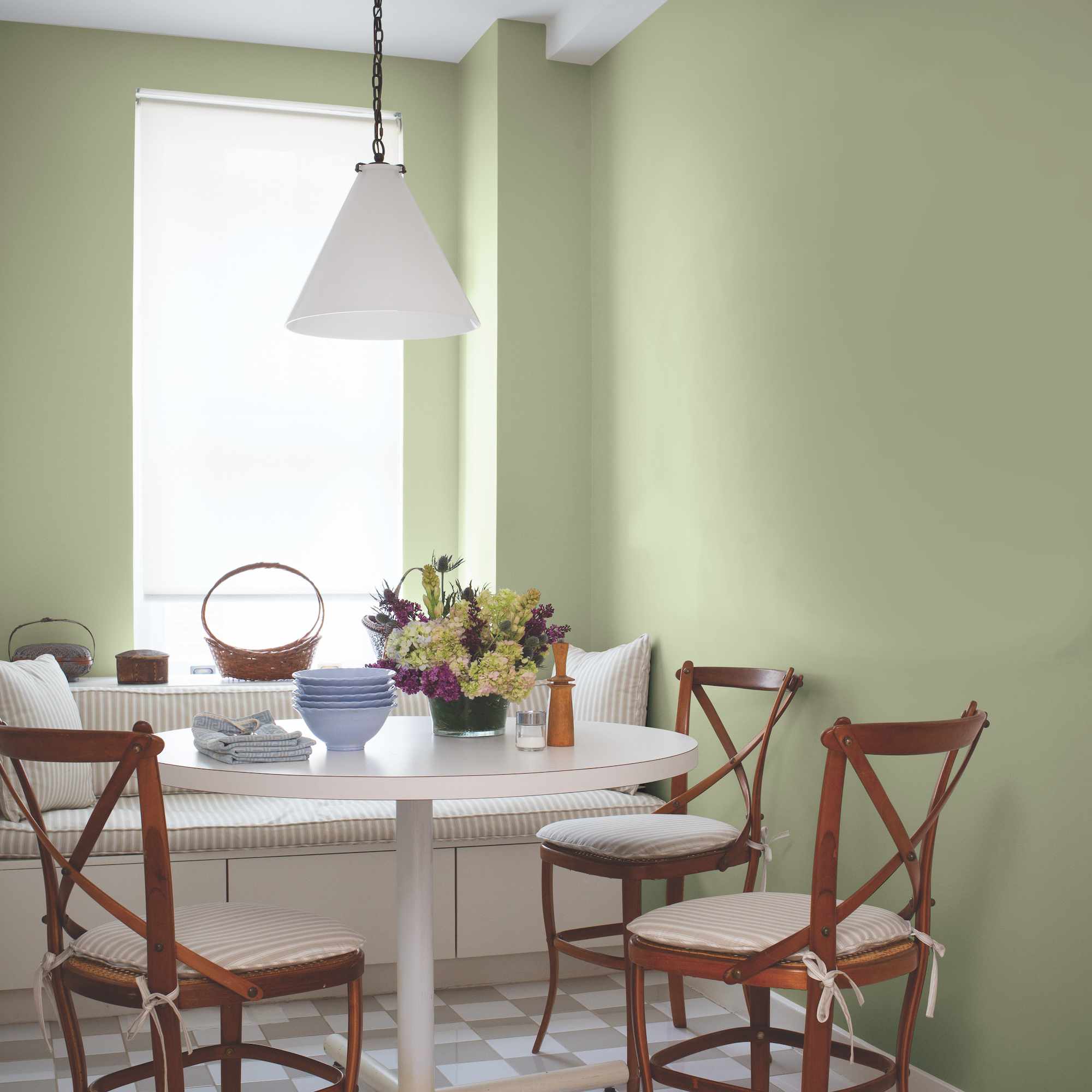 餐厅角落涂了橄榄枝。