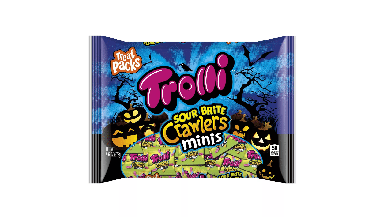 那就不值酸BRITE一袋履带与万圣节主题的迷你粘性蠕虫糖果。