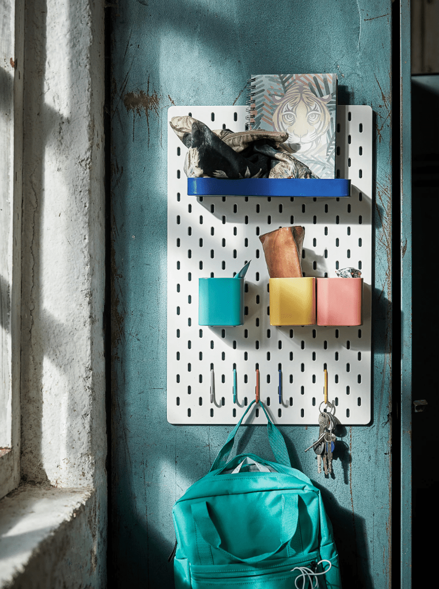 一种白色钉板，目前在宜家出售