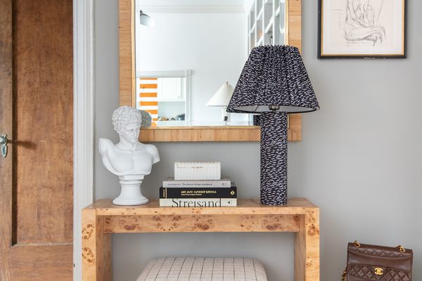 入口台与声明灯。