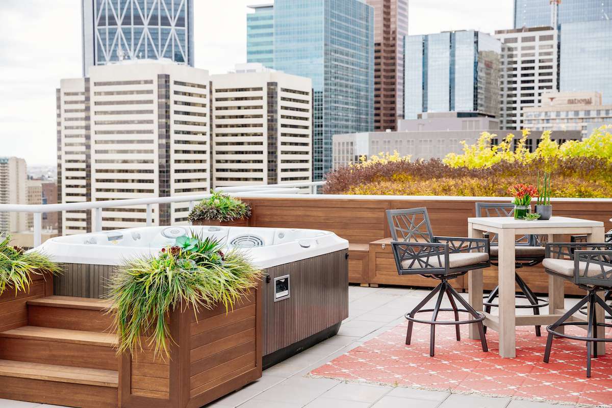 高层泳池热水浴缸区