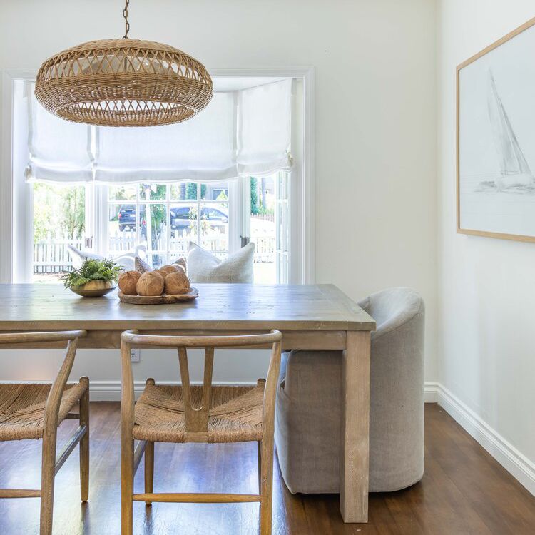 汉语椅的历史 - 用餐室桌前两把椅子