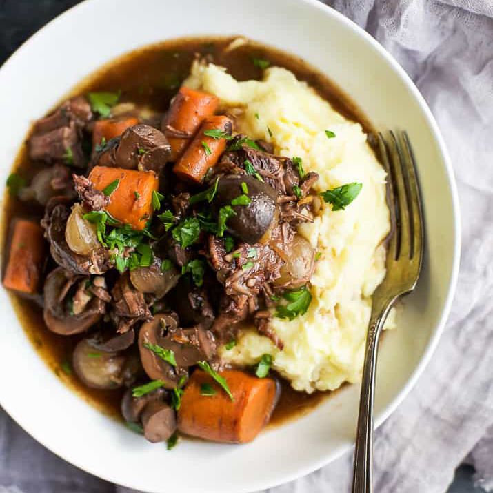 慢炖锅牛肉Bourguignon食谱