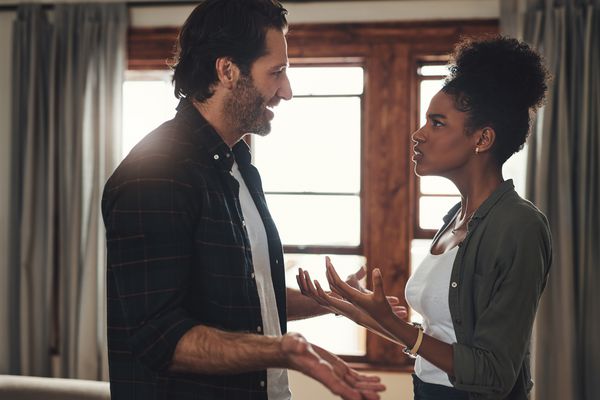 一对夫妇经营的说法，可能是关于离婚的前景。