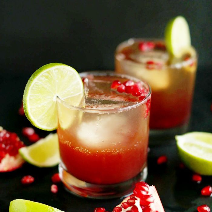 波光粼粼的石榴玛格丽塔