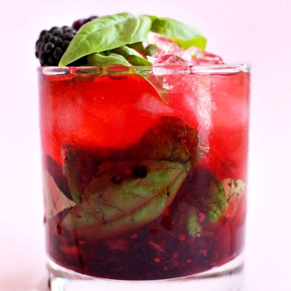 黑莓罗勒莫吉托