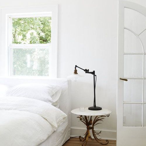 流线型的全白卧室