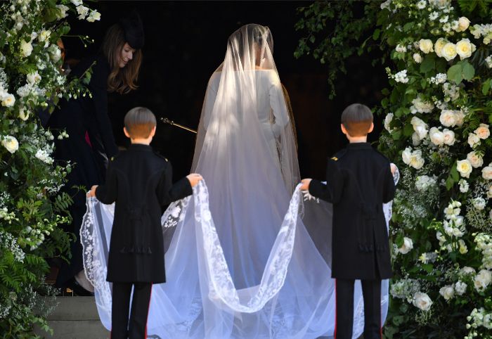 梅根马克尔婚纱礼服：克莱尔Waight凯勒纪梵希