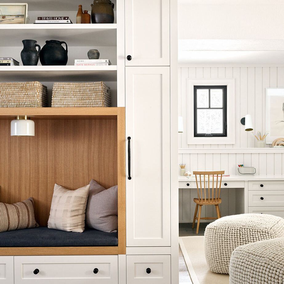 柔软的中性存储空间，有角落坐。