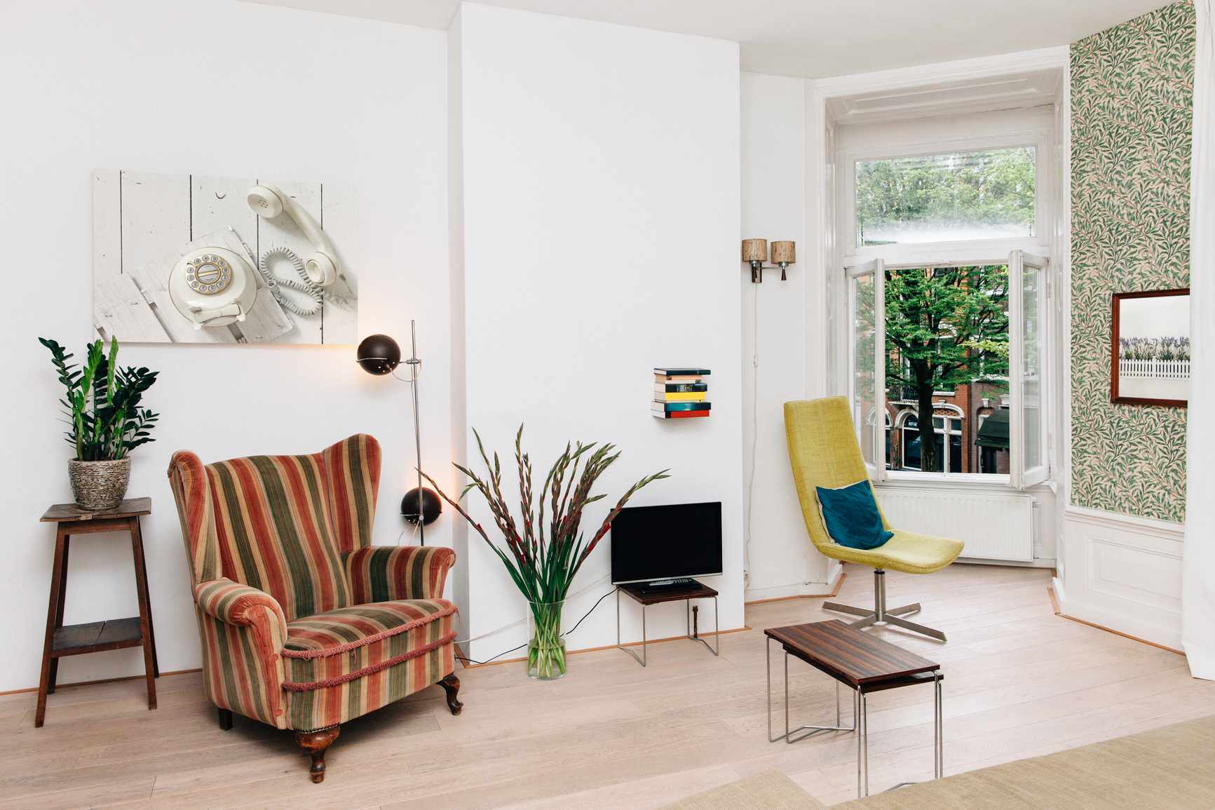 有复古家具的房间