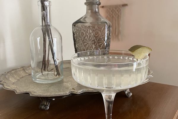 轿跑车杯中的鸡尾酒