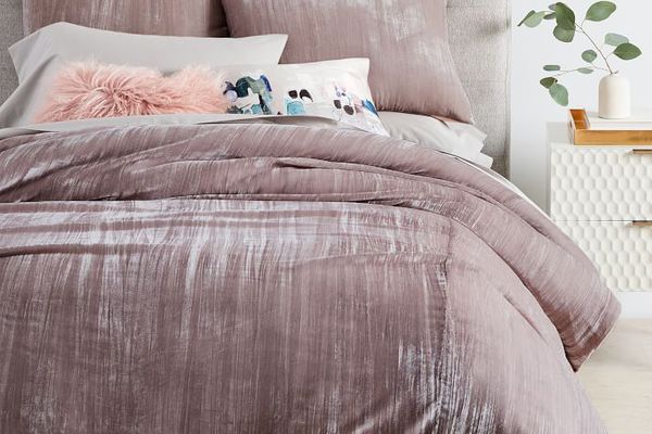 起皱天鹅绒羽绒被套和香波