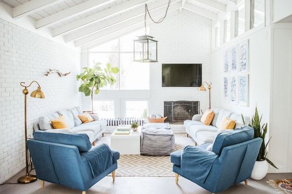 白色墙壁的客厅