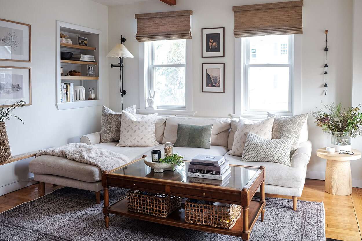 明亮通风的客厅。