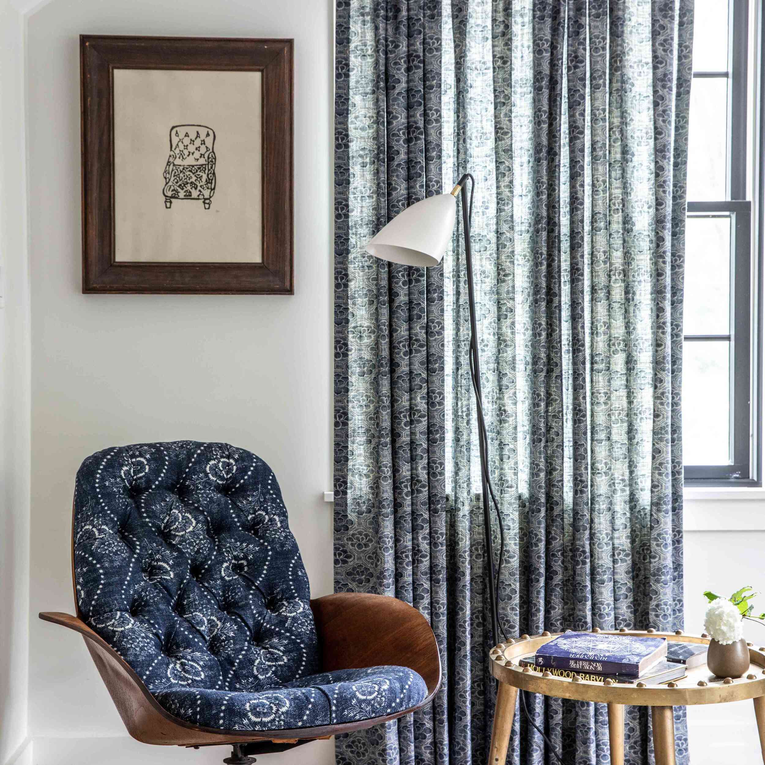 印花窗帘挂金属戒指。