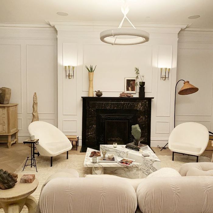 大部分是白色的客厅