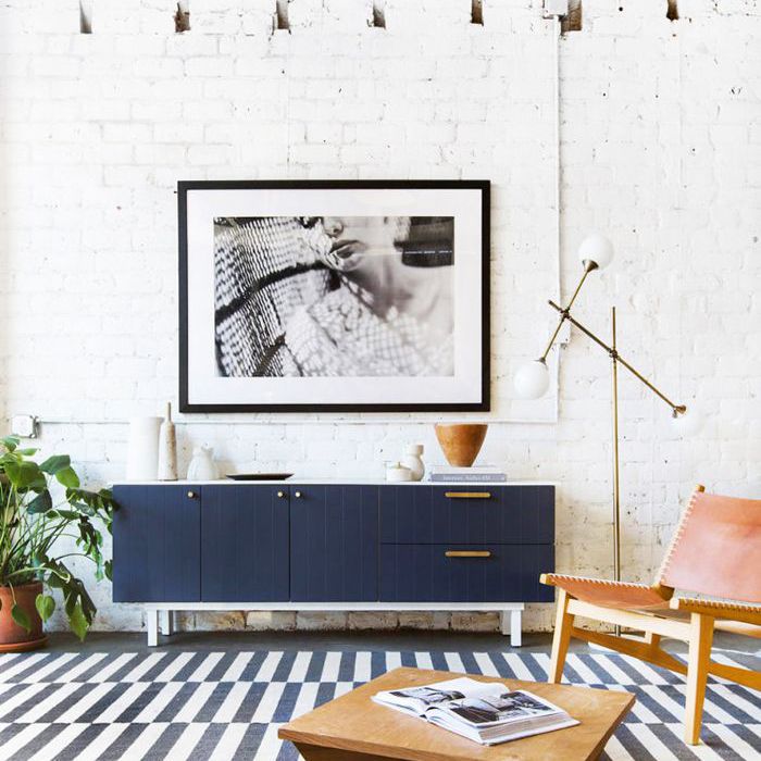 客厅里铺着宜家地毯