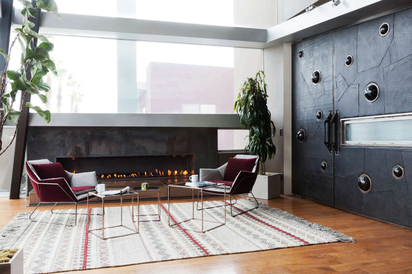 工业客厅有梅花椅。