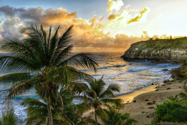 波多黎各海滩上的日落。